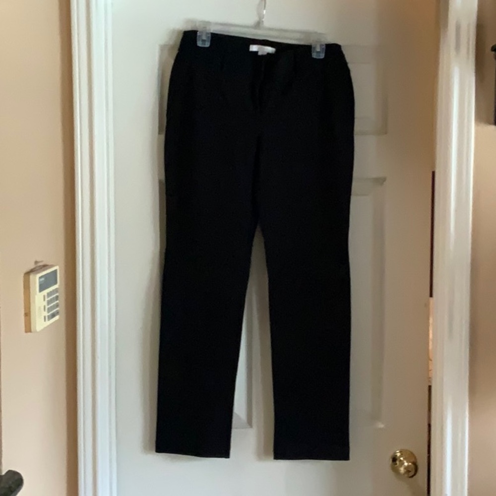 Black pointe knit pants.